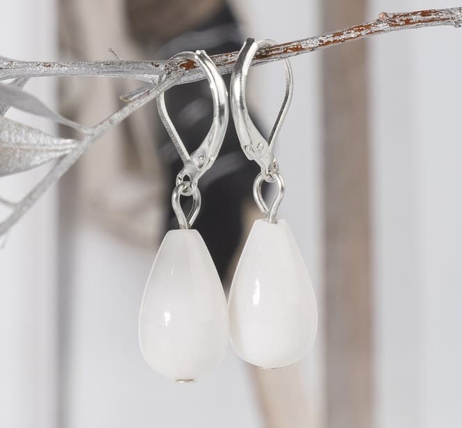 02942 Серьги "Агат белый", латунь, покрытие серебрение, пресс.камень